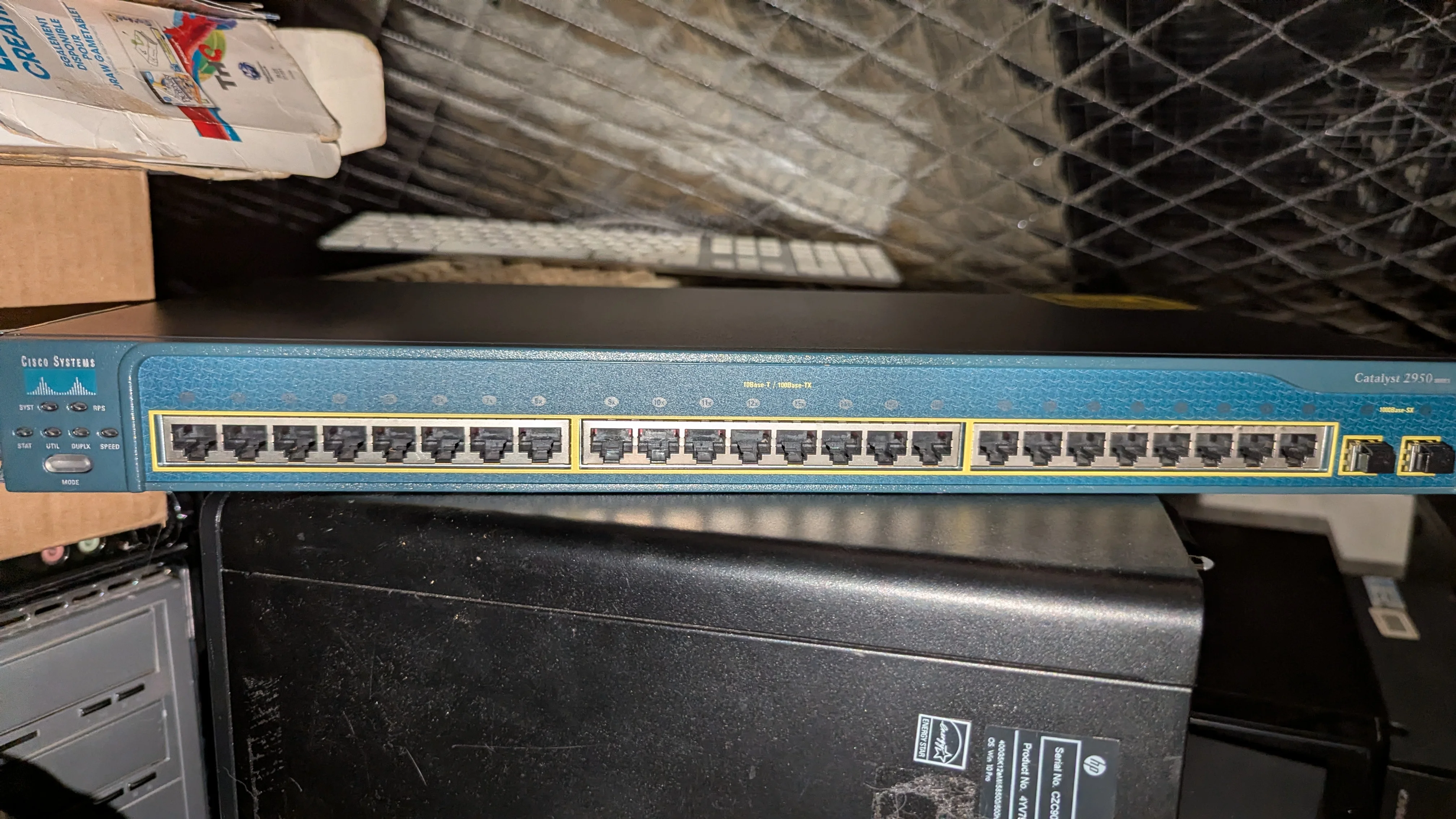 Cisco Switch (Commutateur) 24 ports 10/100 Mbps (Fast Ethernet)